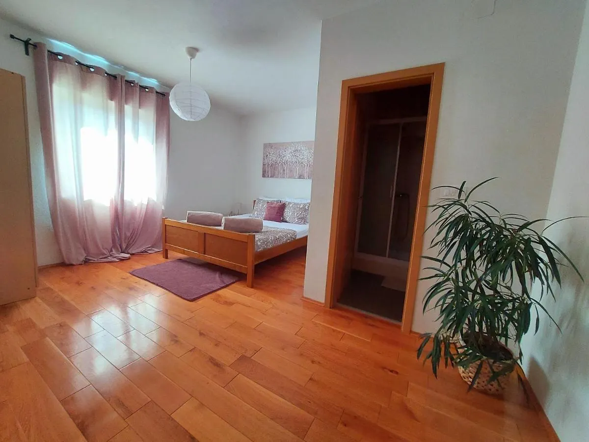 La Palma Apartment Pakostane 0*,  Croatia